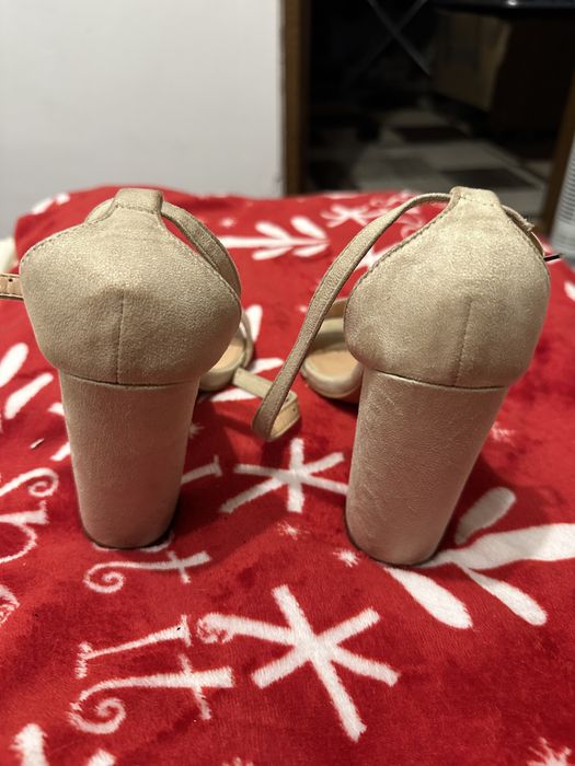 Sandale cu toc marimea 36