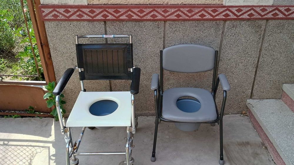 vand scaun cu wc toaleta si scaun cu rotile pentru persoane cu dizabilitati 350 lei neg