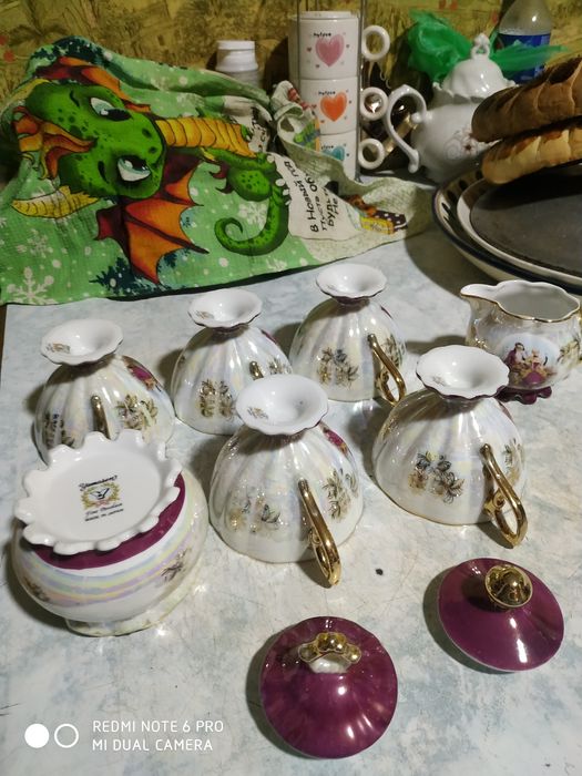 Продается  фарфоровый сервиз японский  редкий , кофейный сервиз японск