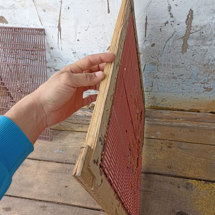 Разделительные решетки, пыльцесборники, клиновый нож, и другое