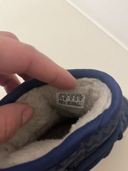 Продам детские дутыши Adidas