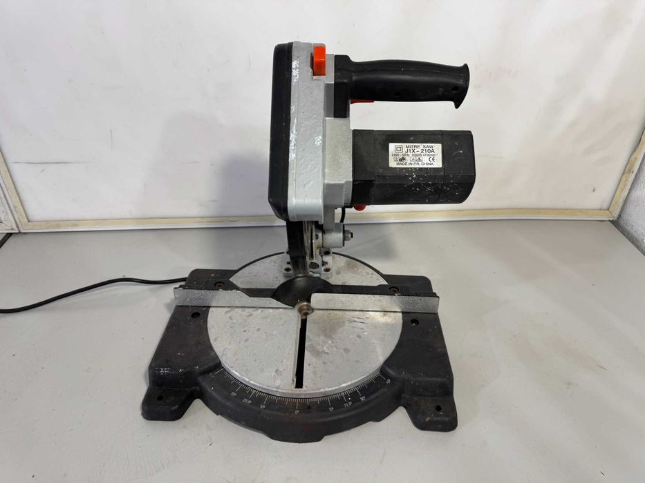 Циркуляр пендула - 1050W / 210mm