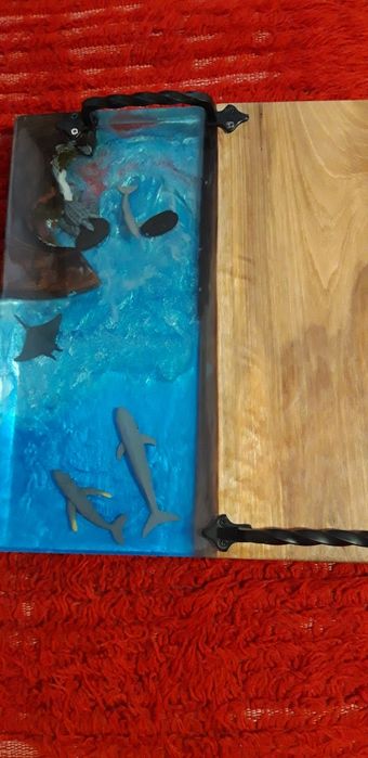 Дъска за мезета дъб орех и смола.Идеален подарък за любим човек