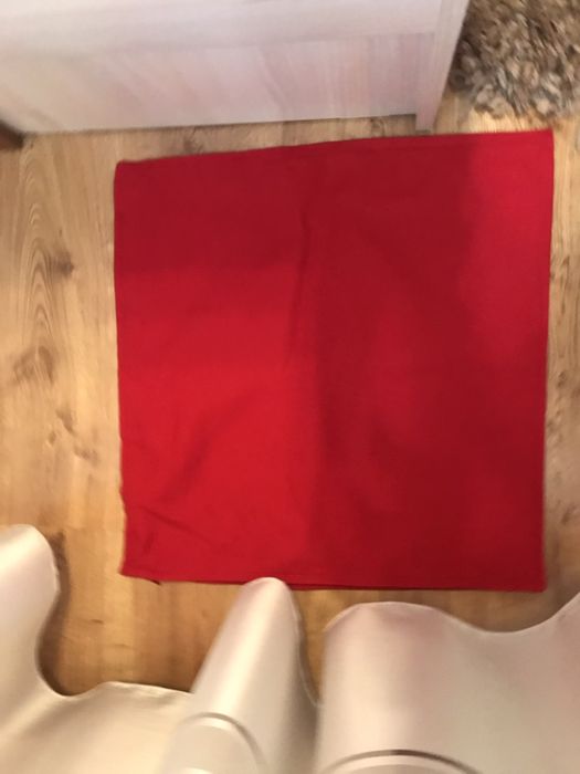 Fete de perna ikea - culoare rosu si negru
