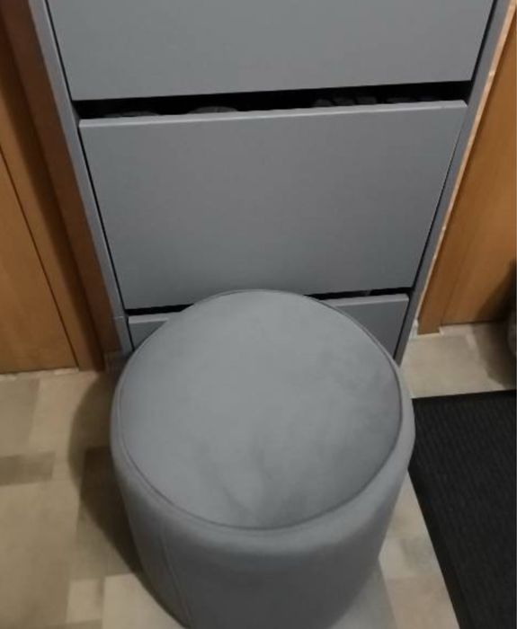 Пуфик серого цвета