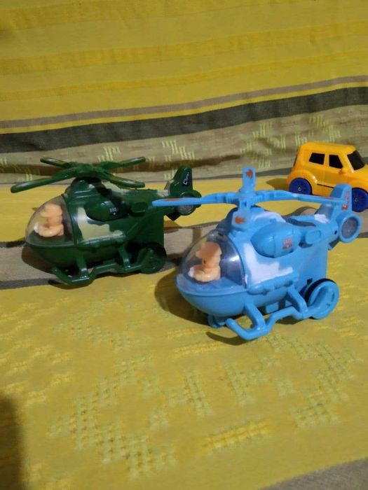 Игрушки вертолёты,машинка,детская