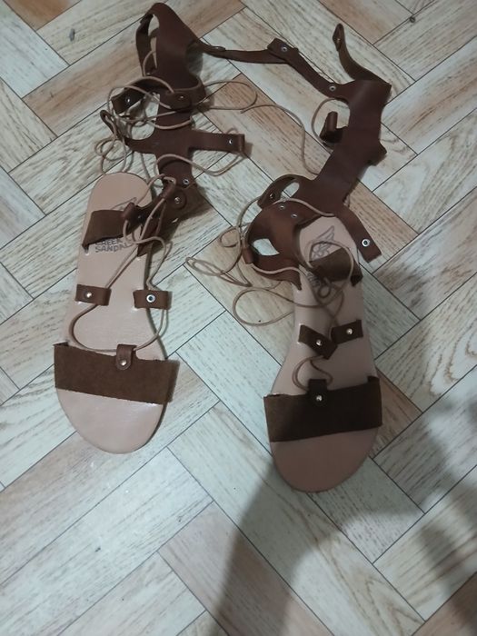 Продам сандалии женские