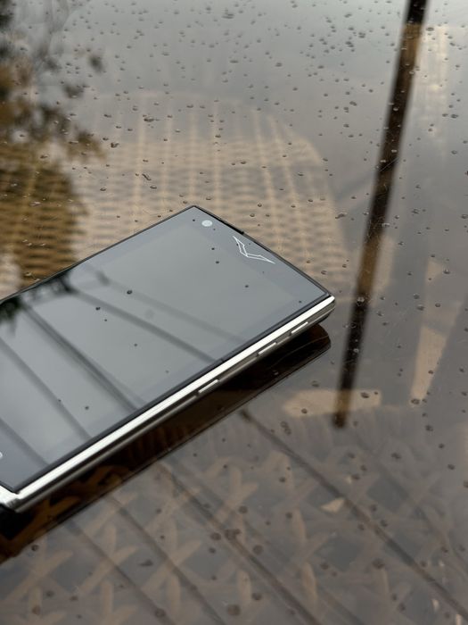 В наличии телефон VERTU