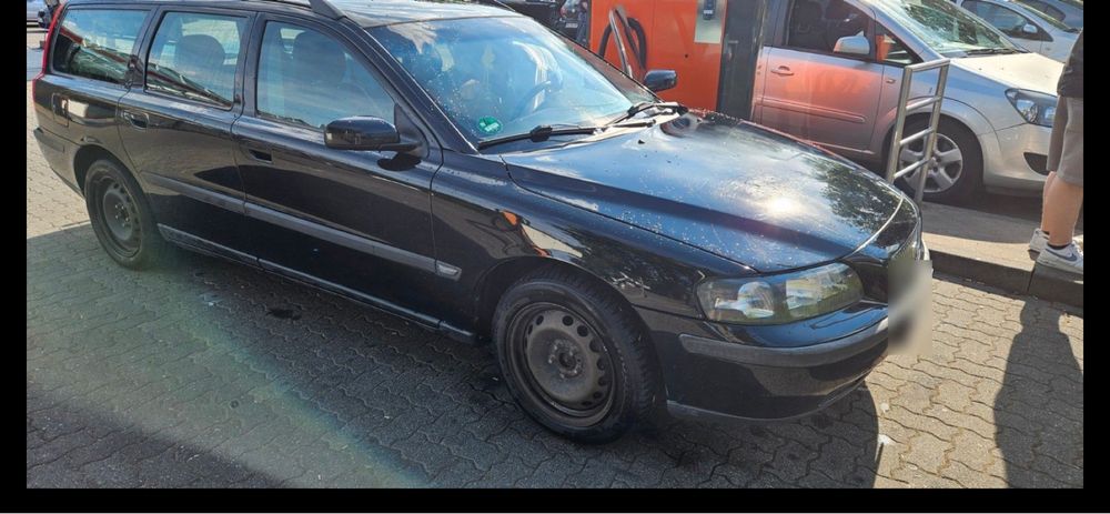 Продава се само на части Volvo V70 2.4 бензин 2002год