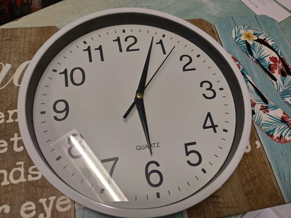 Оригинален професионален стенен часовник Кварц от Швейцария