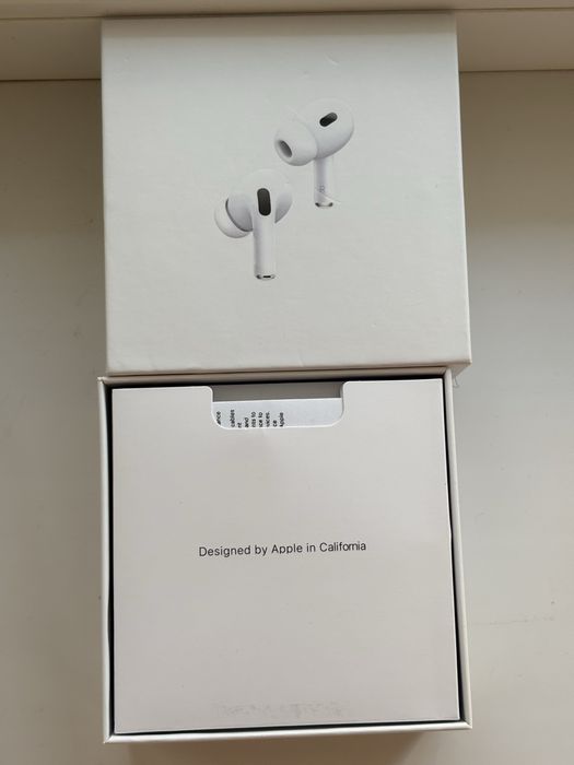 Продам airpods pro оригинал с гарантией