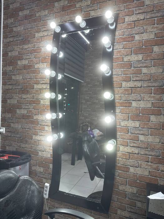 Продаётся 5 креслы парикмахерские креслы 5 штук