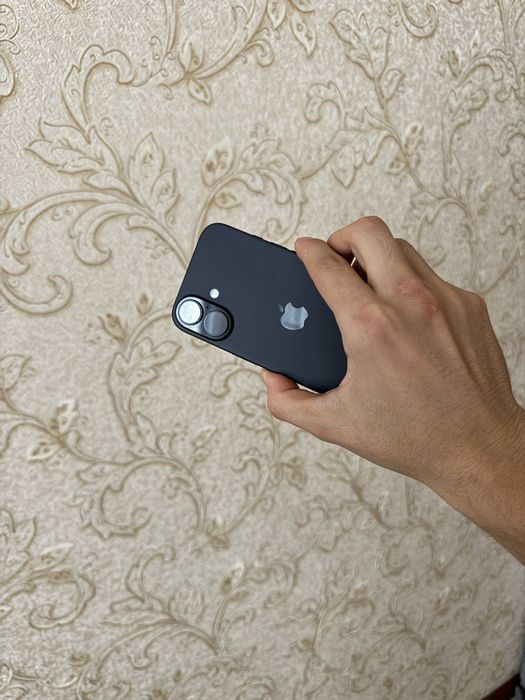 Apple iPhone 16 Black