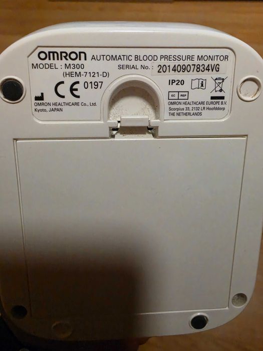 Omron M300 апарат за измерване на кръвно налягане