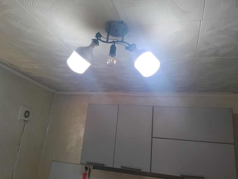 Лед лампочки большие.