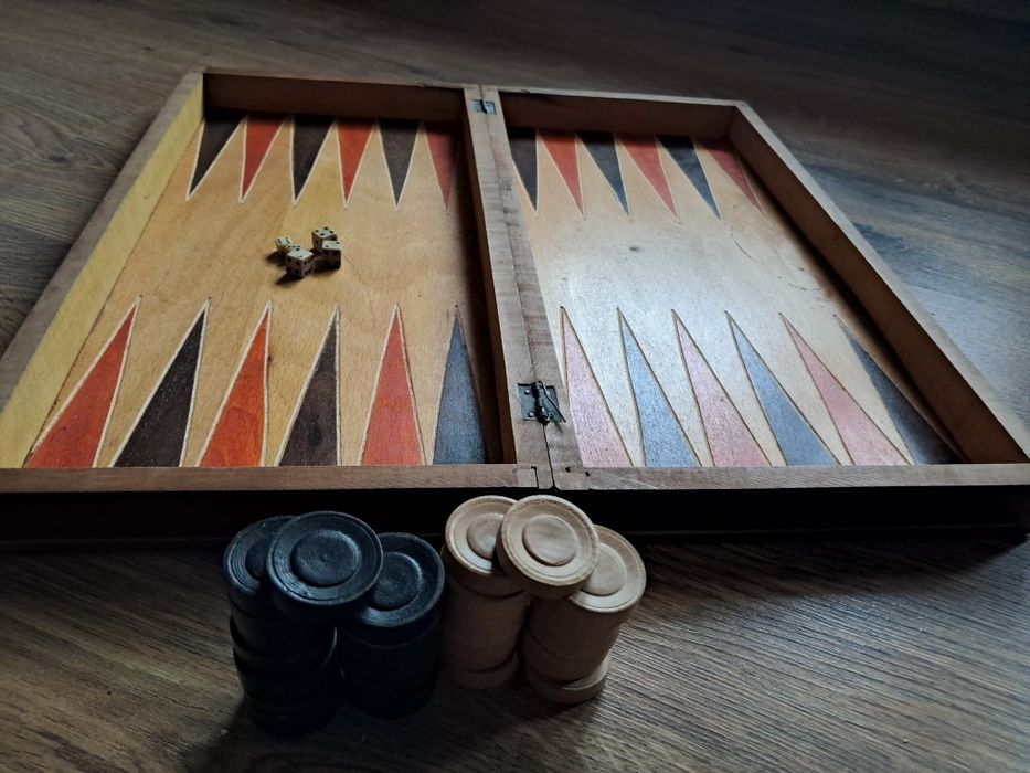 Vind joc de sah si table