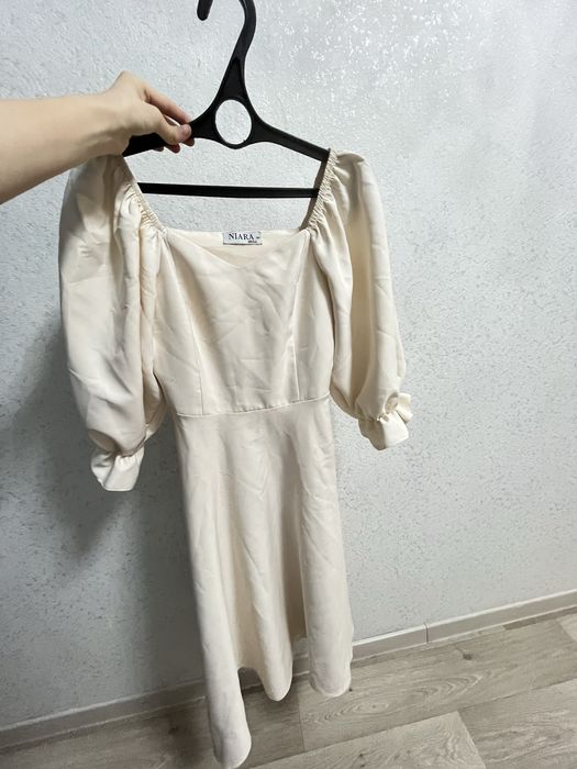 Продаю платья в этно-стиле и современные модели.