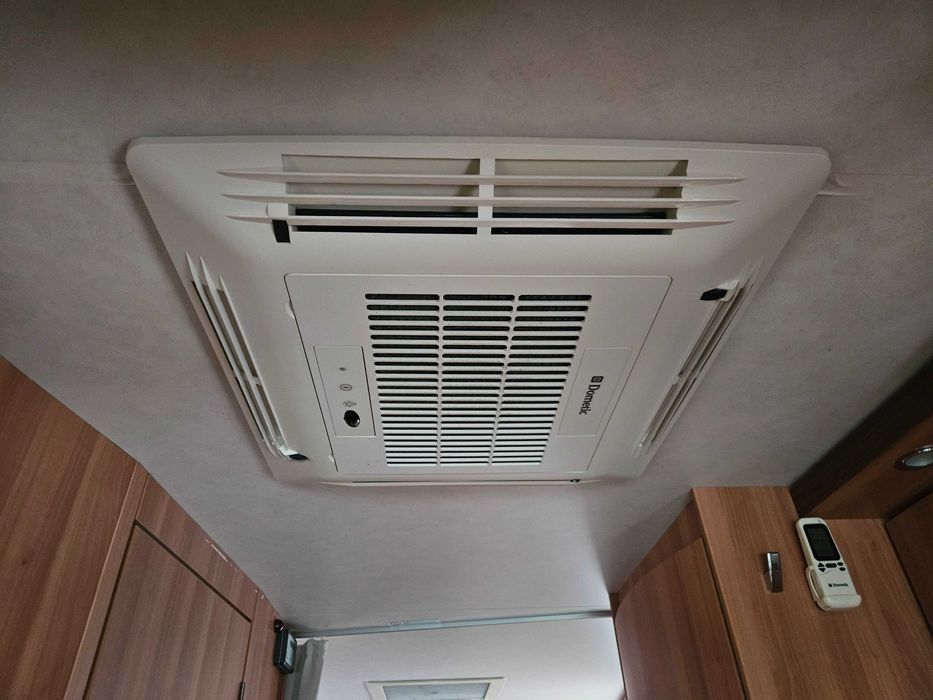 Продавам таванен климатик дометик