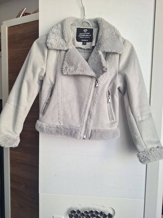 Blăniță gri marca C&A  128 cm