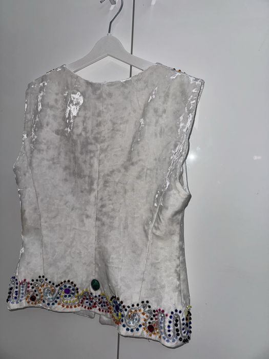 Кажекей , жаксы жагдайда. Ак тусти.