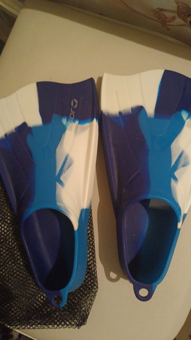 Продаются ласты.