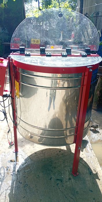 Vând centrifuga electrica reversibila inox Lyson 4 rame