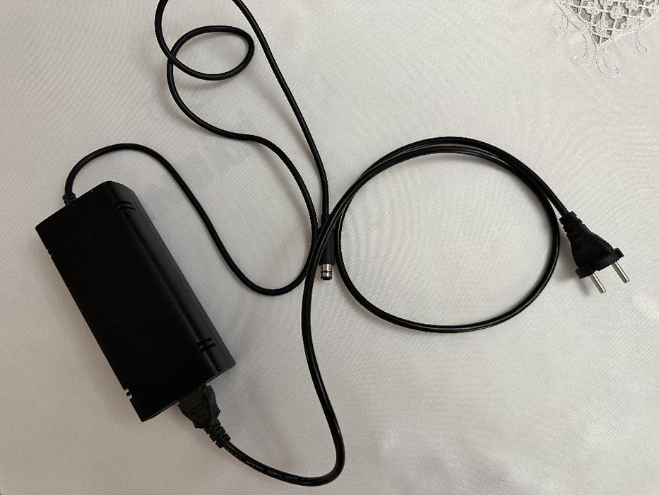 Xbox 360 E 250GB — 2 оригинальных геймпада, игры