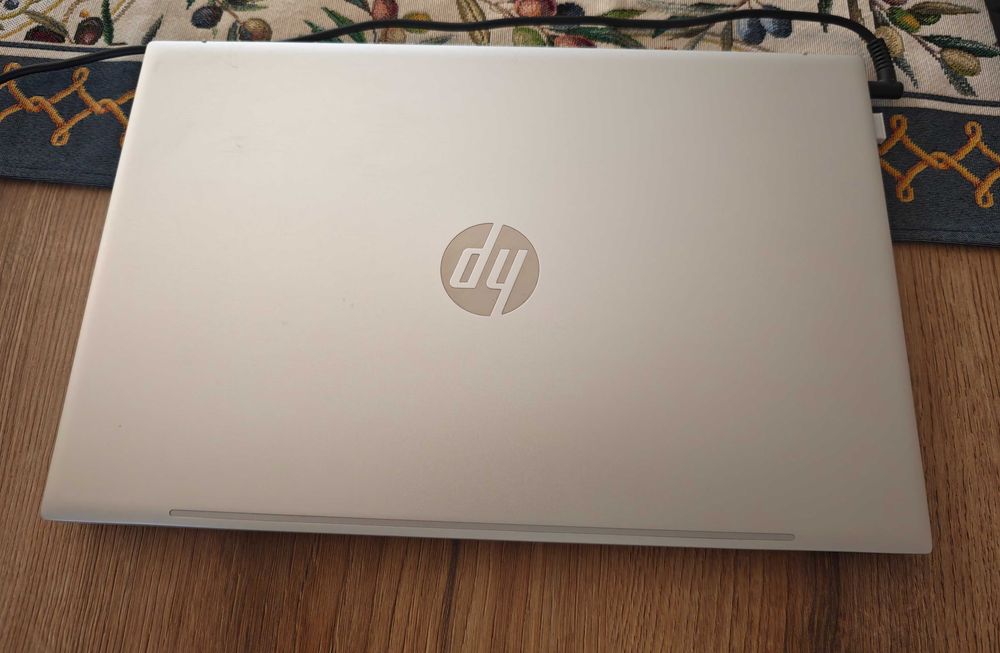 Като нов лаптоп HP Pavilion 15 (i5-1235U/16GB/512GB SSD/FHD IPS) - пълен комплект с кутия!