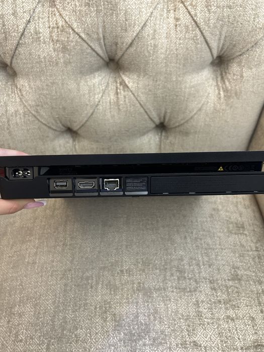 Consolă Sony PlayStation 4 Slim 500GB neagră – PS4