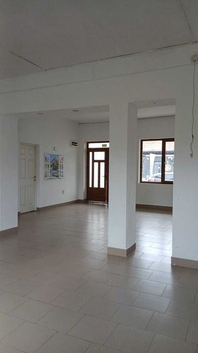 Inchiriez parterul unui spatiu comercial in Novaci, Gorj, in suprafata de aproximativ 150 mp. Relatii la telefon +40764369692 .