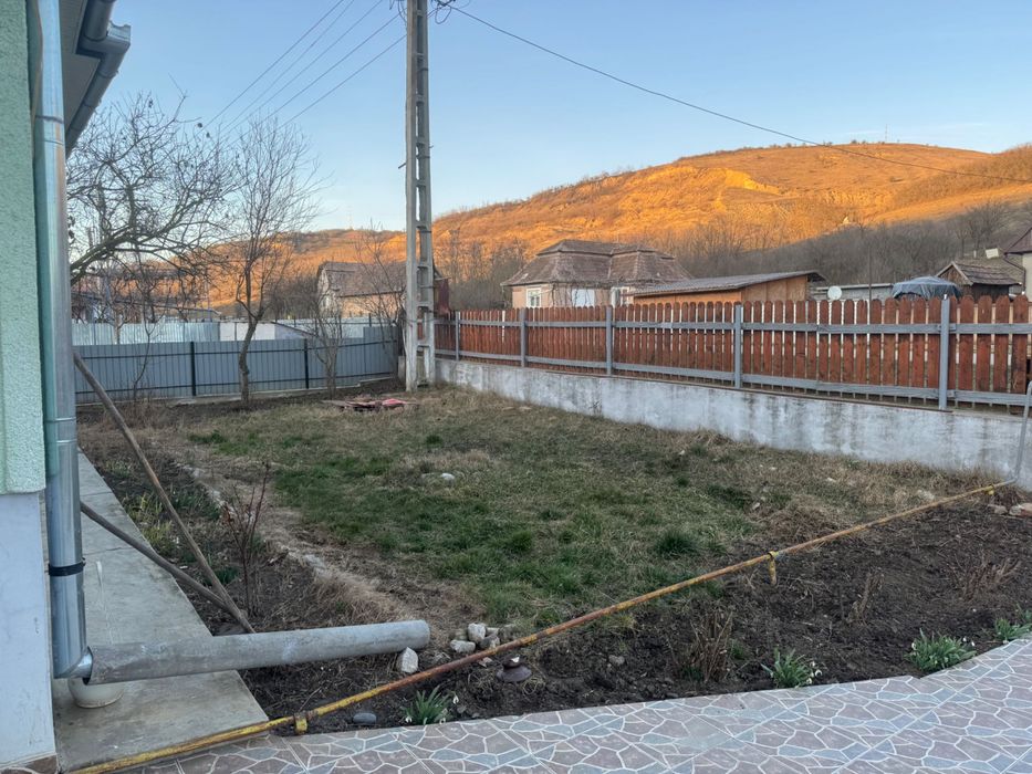 De vanzare in Tritenii-Hotar  Casa 161 mp + Teren 26,70 ar
