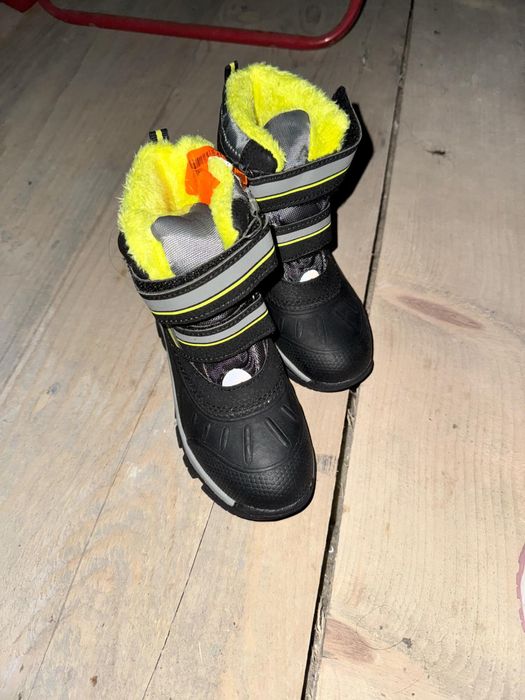 Vand ghete model pentie baieti si fete de la marimile 22 pana la 38