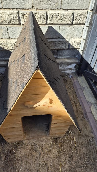 Продам большую будку для собак