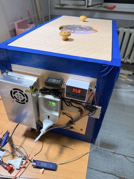 Инкубатор сотилади.