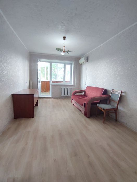 Продам 1ком центр Революция