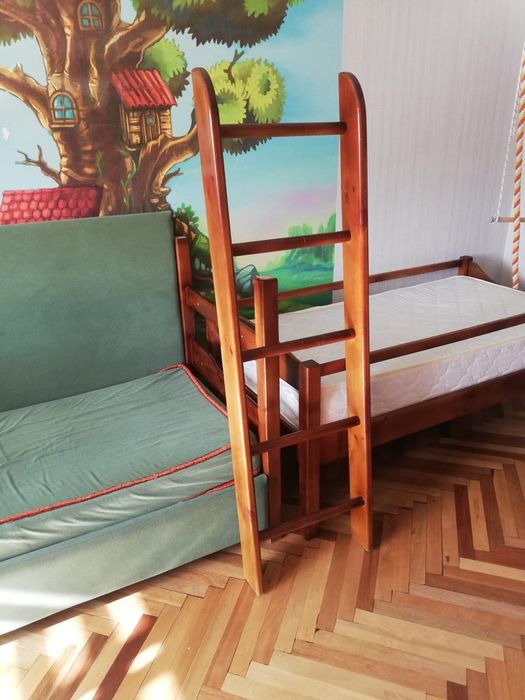 Кровать двухьярусная