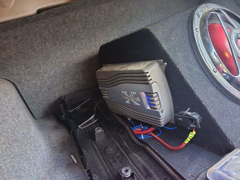 {Subwoofer auto}