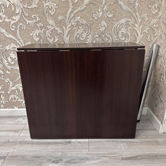 Продам стол книжку