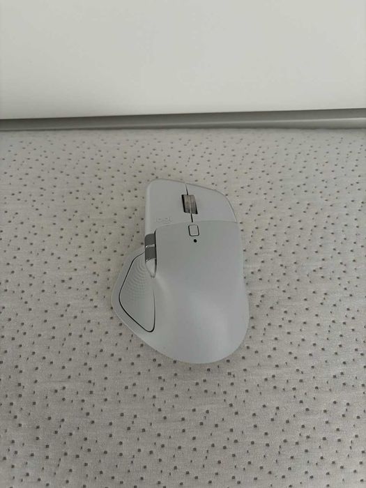 Mouse Bluetooth LOGITECH MX Master 4, 8000 dpi, argintiu ca nou