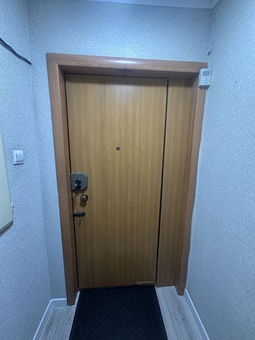 Продам б/у дверь