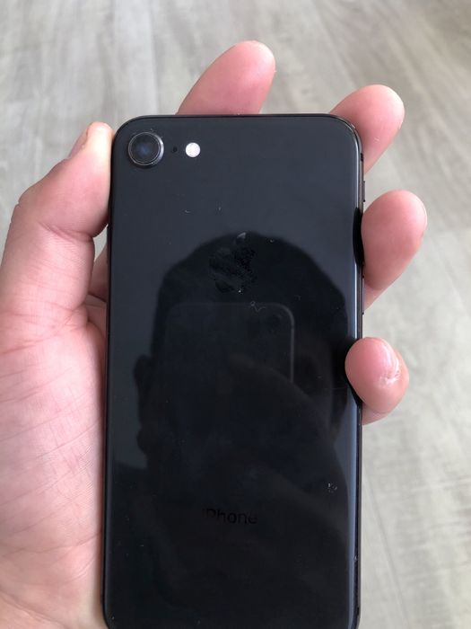 Продаю две айфон 8