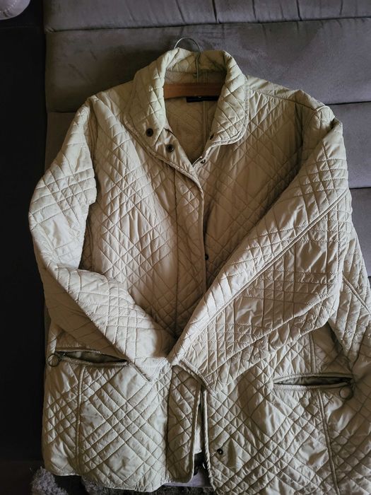 Jachetă bej impermeabilă, matlasată