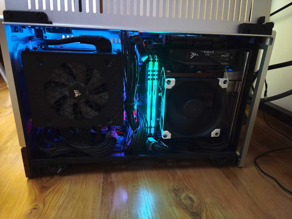 Mini-ITX PC ( RTX 4070 Ti, 32Gb Ram, 3.5 Gz proc, 750w power )