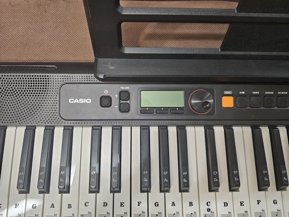 Продавам Casio CT-S200