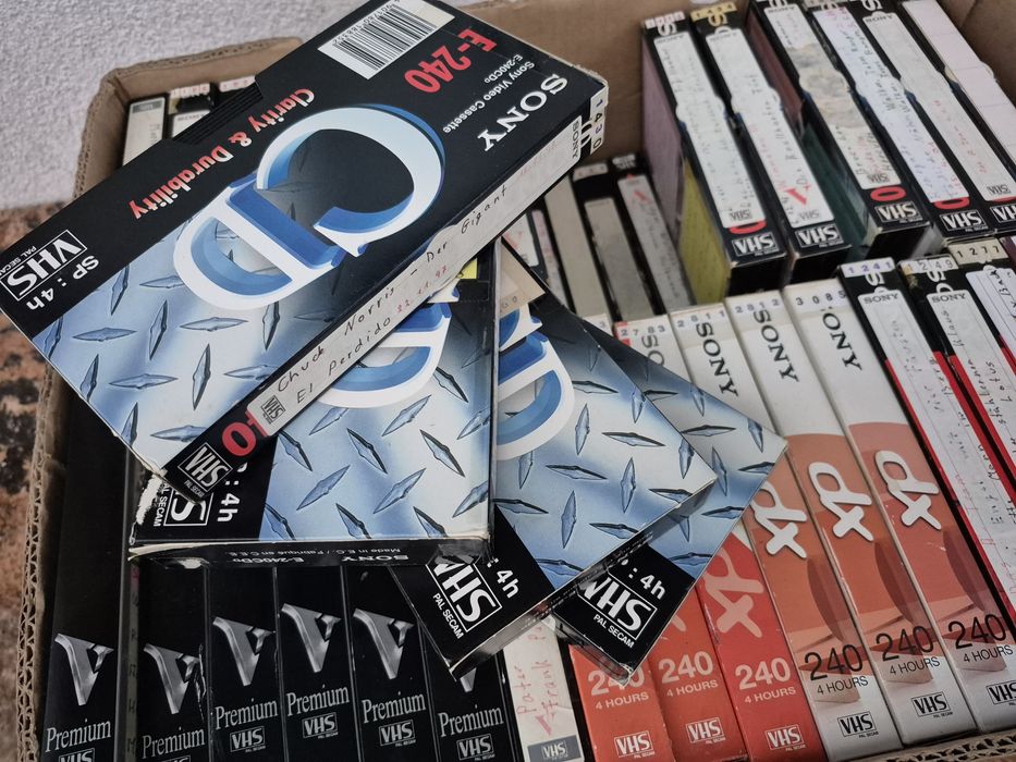 Vând 74 casete video VHS originale Sony ,colecție de filme actiune,sf