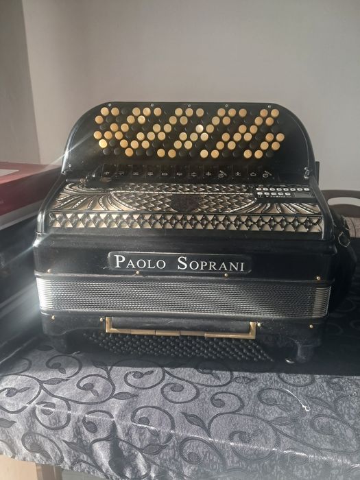 Vînd  armonica sîrbeasca