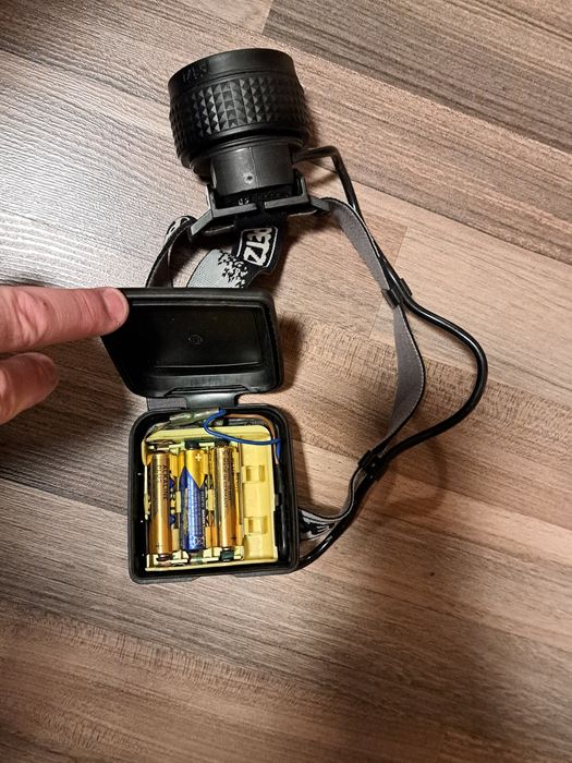 Lanterna Petzl speologie