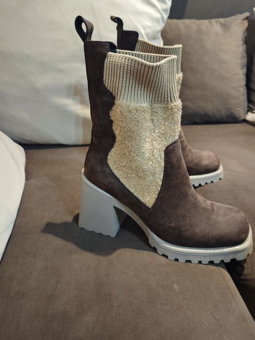 Боти 40 номер прекрасни и модерни,но за съжаление вече високи за мен