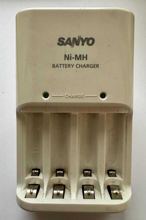 Încărcătoare Sony si Sanyo pentru acumulatori AAA și AA (R3 și R6)