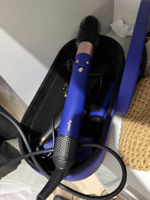 Dyson стайлер продам